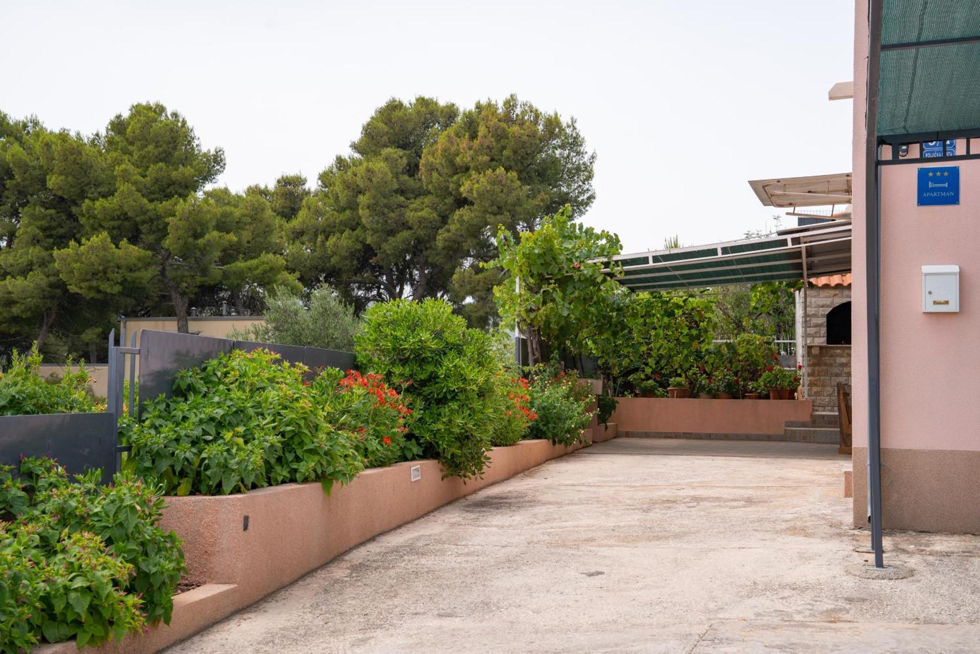Apartments Iva Marina Εξωτερικό φωτογραφία