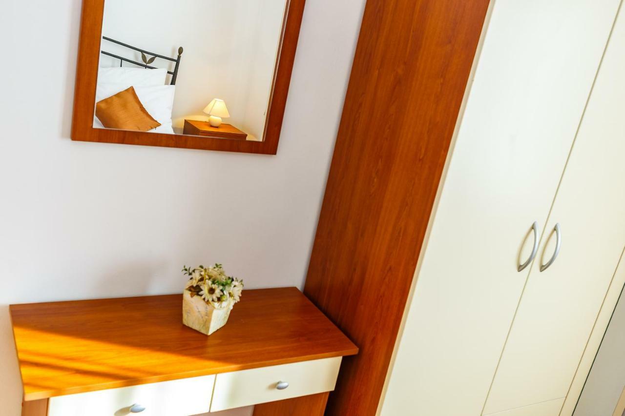 Apartments Iva Marina Εξωτερικό φωτογραφία